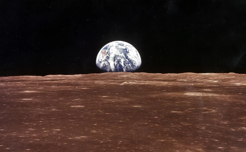The Moon Was an Atmosphere Thief! Scientists Reveal Earth’s Early Loss 1 Earth is Losing Its Atmosphere to the Moon New Study Reveals