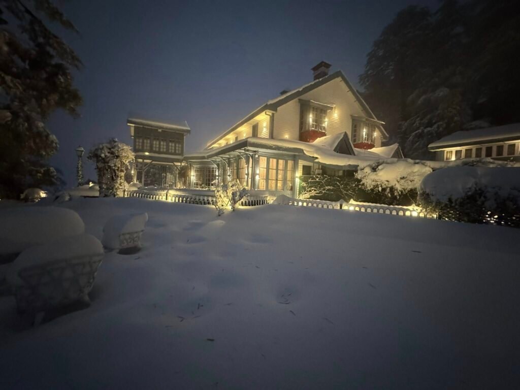 North India Snowfall: Shimla Turns White, Farmers Cheer 'White Manure' for Apples 2 Shimla Snofall 2026 Holly Lodge1