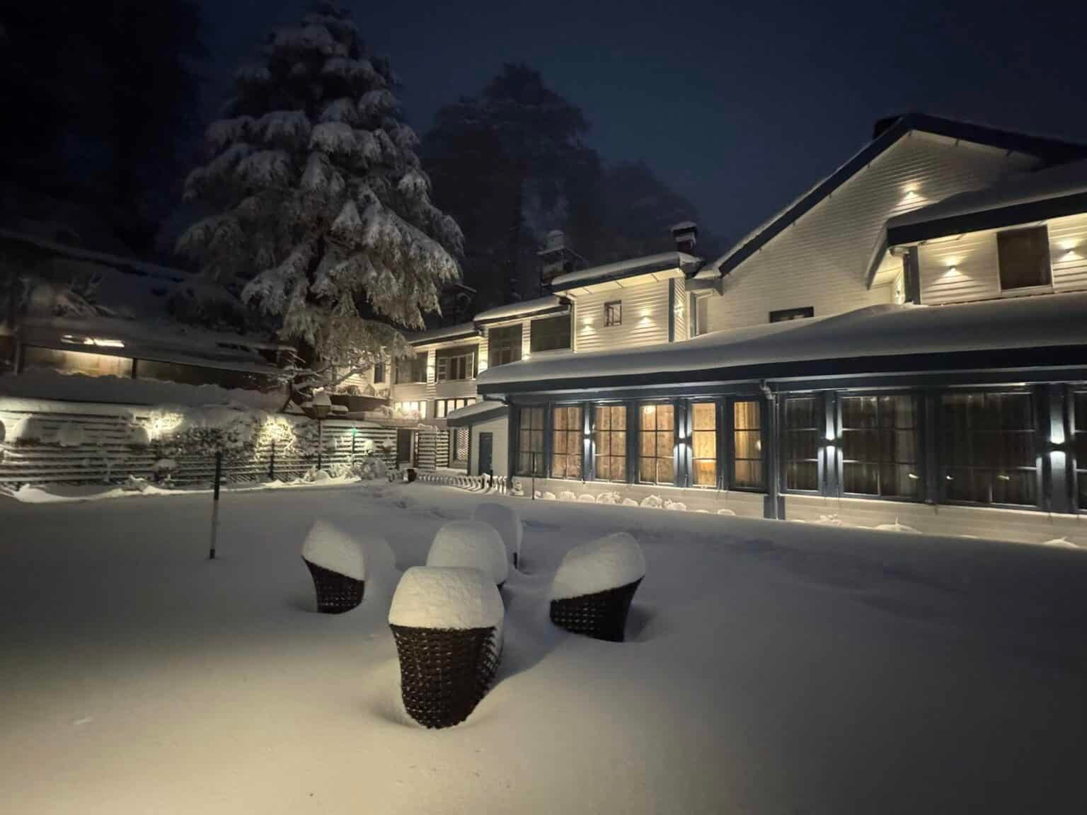 North India Snowfall: Shimla Turns White, Farmers Cheer 'White Manure' for Apples