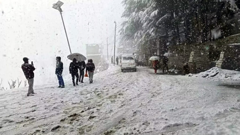 Snow Returns to Himachal: Rohtang & Shinkula Receive Half-Foot Snow; Shimla Remains Cloudy Snow Returns to Himachal: Rohtang & Shinkula Receive Half-Foot Snow; Shimla Remains Cloudy
