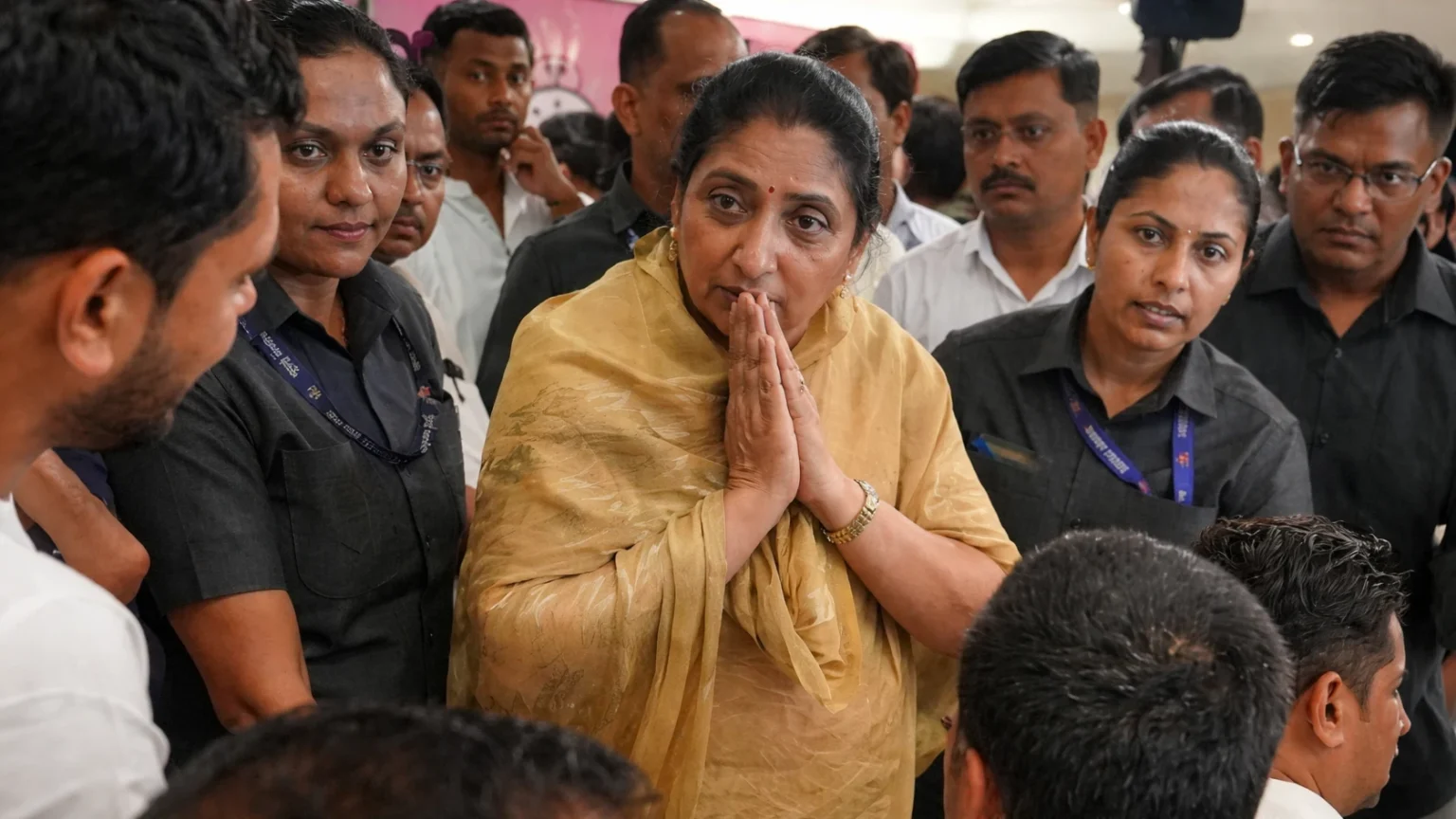 Sunetra Pawar interacting with people while discussing Come Early Go Early scheme for women employees in Mumbai